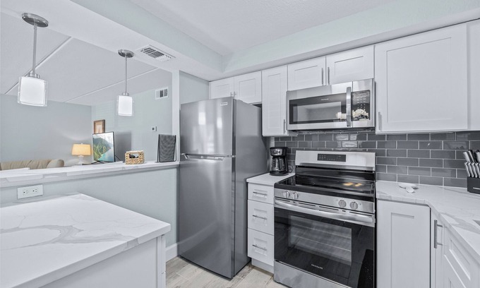North Redington Beach Condominio | Newly renovated in 2025 2/2 in N Redington Beach