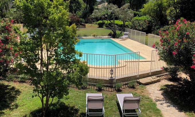 Cornillon-Confoux Apartamento | Newly renovated 5/7 pers gite with shared pool, in the heart of Provence