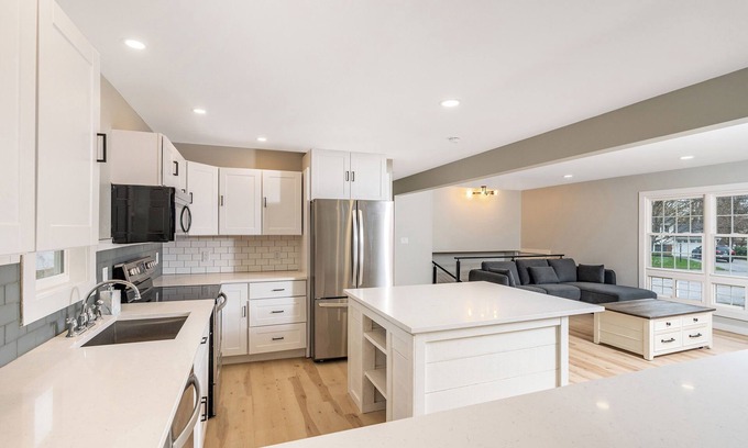 Saratoga Springs Casa | Newly renovated 4-bed, 4-bath home 1.5 miles from Saratoga Race Track!