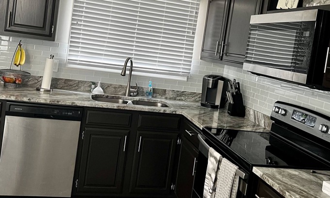 Sterling Heights Casa | Newly Renovated 3 Bedroom Beautiful Home!!!