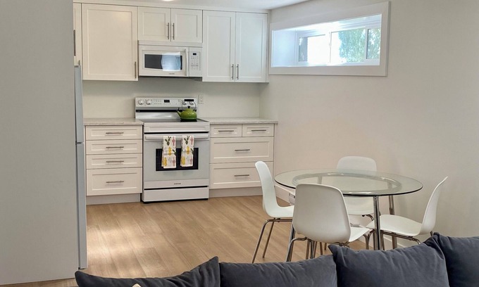 Broadmead Casa | Newly Renovated 1 Bedroom Suite