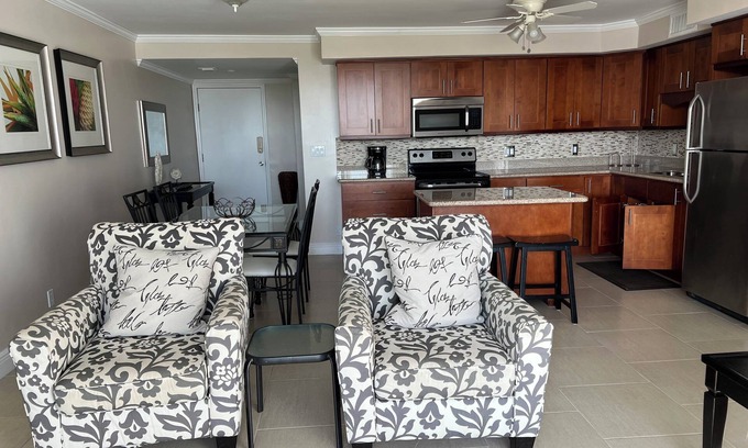 Williams Town Condominio | Vista al mar de 1000 pies cuadrados recientemente renovada, Coral Beaches, Freeport, Grand Bahamas