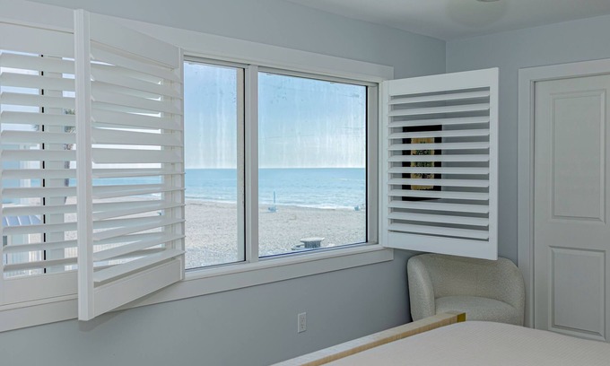 Boca Grande Condominio | Newly renovated 2-bedroom beachfront condo in Boca Grande with pool, AC & WiFi