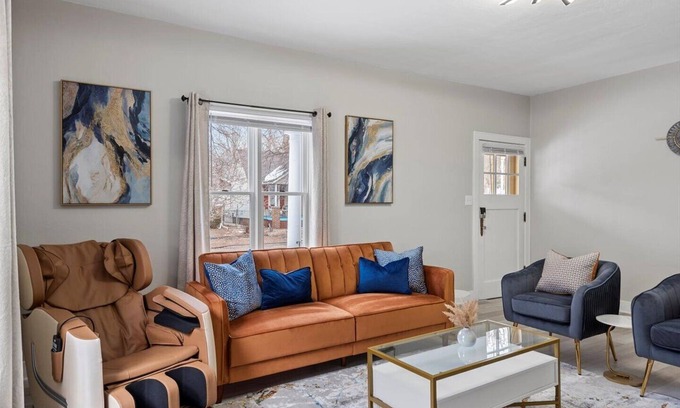 Springfield Casa | Newly-renovated 2-bedroom House with a Luxurious Massage Chair