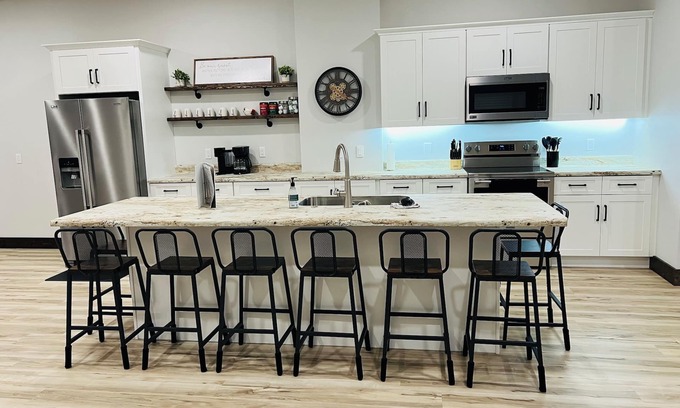 Dyersville Apartamento | Newly Renovated 2-bedroom apartment in charming Dyersville, IA