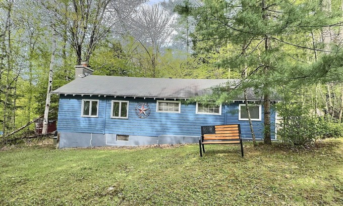 Corinth Cabina | Newly Renovated 2 bedroom + LOFT cabin with WiFi at the Lake!