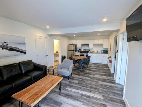 Drummond-North Elmsley Casa | Newly Renovated 2 Bedroom Beach Front Condo 3A