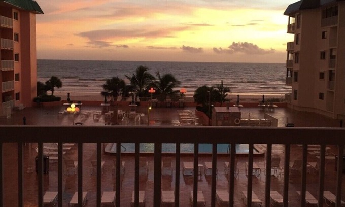 Redington Shores Condominio | Newly Renovated 2-Bed, 2-Bath Condo on Indian Shore Beach! Read Description!!