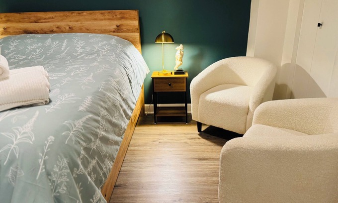 Sheffield and DePaul Apartamento | Newly Renovated 2BR Unit Near DePaul University