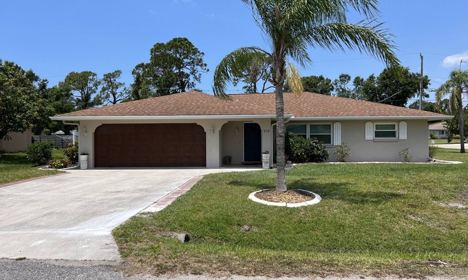South Venice Casa | Newly renovated 3 bdrm/2 bath Venice home, 10 min to beach, dog friendly!