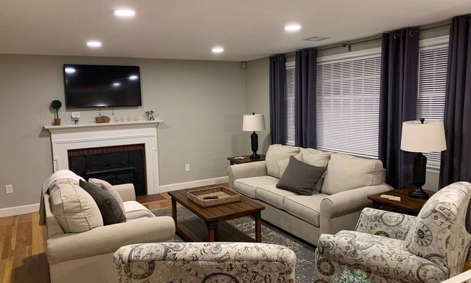 Canton Casa | Newly renovated...3 Bed/2 Bath close to Boston, Gillette Stadium & trains.