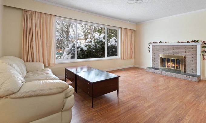 Richmond Casa | Newly renovated 3 bed 3 bath upper level suite Richmond Center
