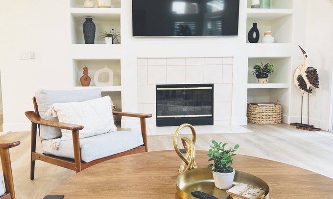 Raisin Casa | Newly Renovated 3 Bedroom 2 Bath Spacious Modern House in NE Fresno