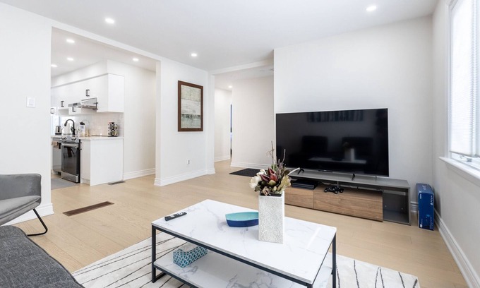 Richmond Hill Casa | Newly renovated 3 bedroom unit Richmond Hill