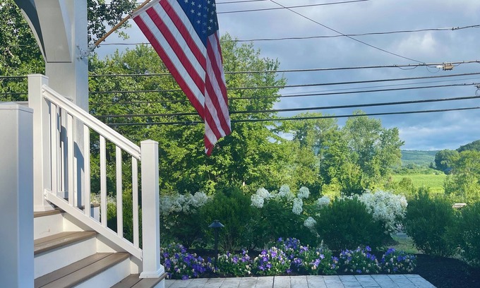 Deerfield Casa | Newly renovated 3bedroom 2bath house near Deerfield Academy Behmis, Eagle Brook