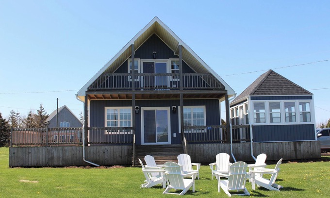 Sea View Cabaña | Newly Renovated 4-bedroom Cottage with AC, 4 Minute Walk To The Beach!