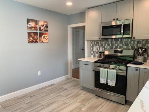 Montclair Apartamento | Newly renovated 4 bedroom apartment near downtown.