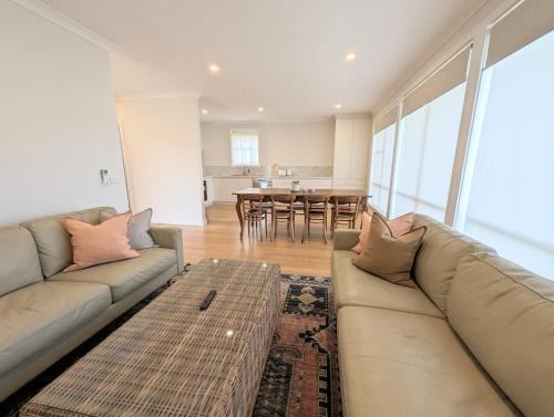 Mornington Casa | Newly renovated 4 mins from beach and main street