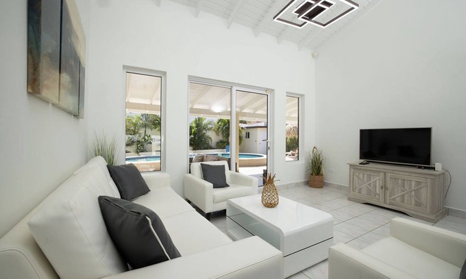 San Miguel Villa | Newly Renovated 4BR 4BA Private Pool Eagle Beach