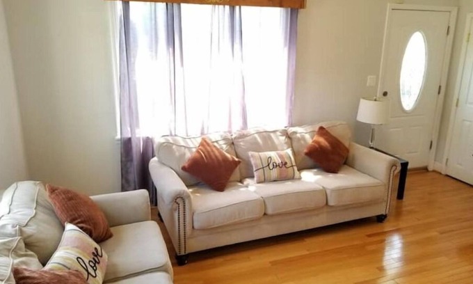 Lochearn Casa | Newly Renovated 5 Bedroom Home With Free Parking