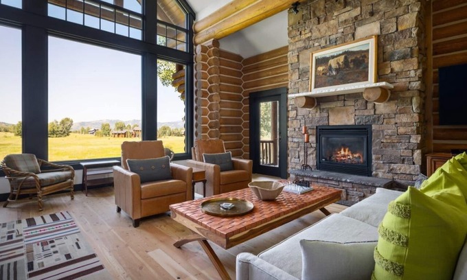 Victor Cabina | Newly renovated 5-bedroom cabin - luxury amenities & resort access