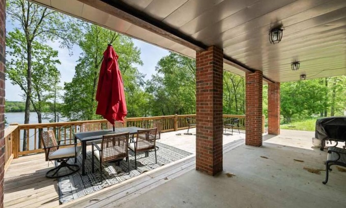 Cadiz Casa | Newly Renovated 5BR – Lake Barkley Stay