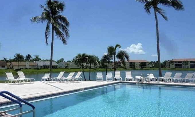 Iona Condominio | Newly Renovated and Near Beaches Cinnamon Cove Gated Community