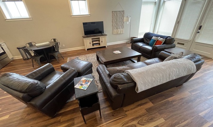 Lafayette Square Condominio | Newly Renovated Apartment IDEAL 4 LONG STAYS Close to Downtown Lafayette Square