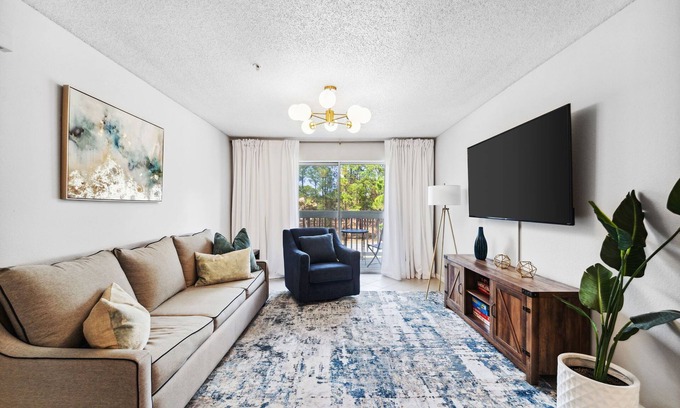 Indian Bayou Casa | Newly Renovated Beach Condo in Destin-10 minutes to Crab Island