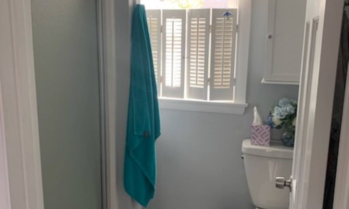 Warwick Casa | Newly renovated, beautiful views. Beach house, walking distance to beach.