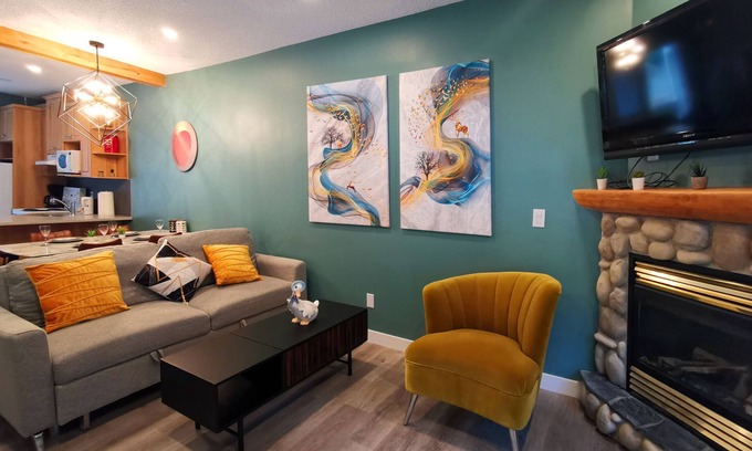 Harvie Heights Casa | Newly Renovated Cabiny Townhouse near Banff Gate