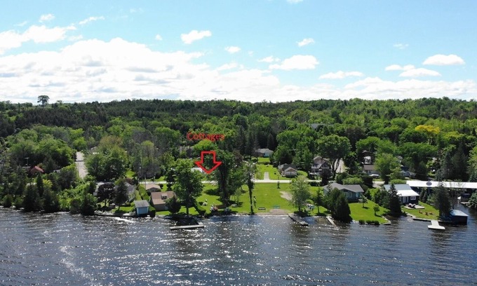 Lindsay Cabina | Newly Renovated 2 Bedroom Cabin - Sandy Beach/Firepit/Boating & More