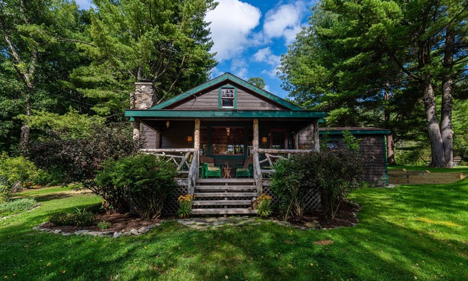 East Chatham Cabina | Newly Renovated Cabin in the Country