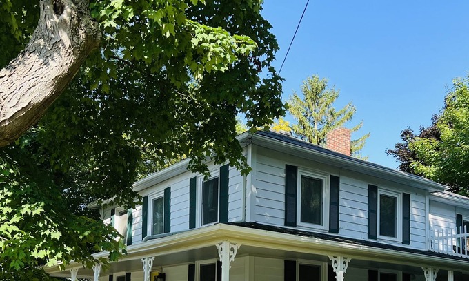 Port Perry Casa | Newly renovated century old farm house entire main floor