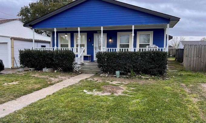 Arabi Casa | Newly Renovated, Charming 3-bedroom, 2-bathroom house in Arabi