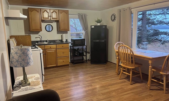 Harrington Cabina | Newly renovated Chickadee cabin on Harrington River, sleeps 4. Pet friendly