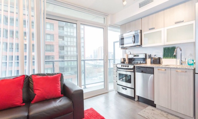 Beaconsfield Village Condominio | Newly Renovated Condo in Downtown Toronto