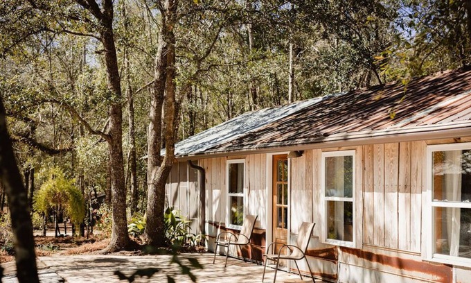 Fairhope Casa | Newly renovated cottage on a quaint lake with ancient oak trees & ample privacy.