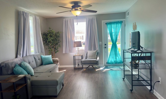 Vermilion Cabaña | Newly renovated cottage just feet from the shore- pet friendly!