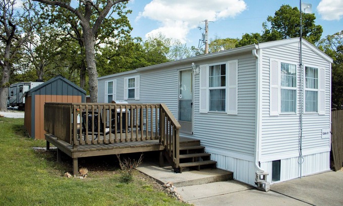 Fidelity Cabina | NEWLY renovated cottage located right off I-44 near Joplin, MO