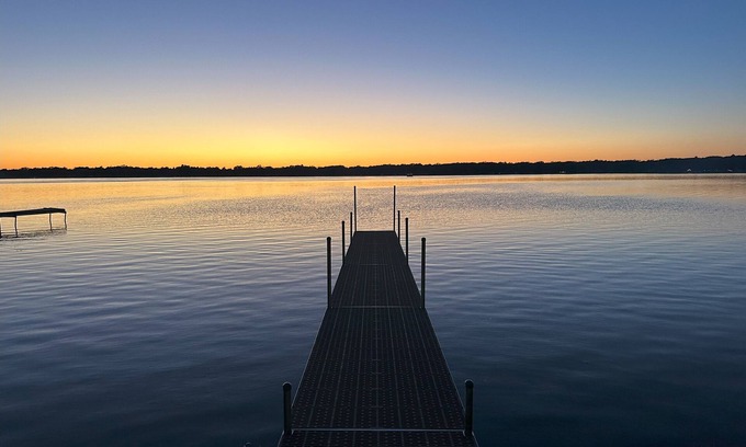 Baldwin Casa | NEWLY RENOVATED lakefront cottage on Wolf Lake!