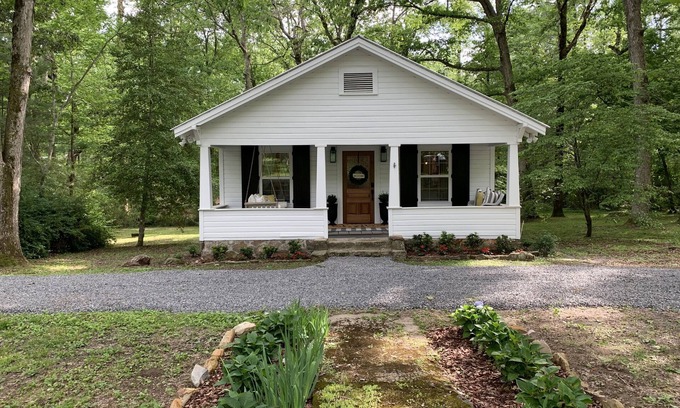 Mentone Casa | Newly Renovated Cottage - Walk to Historic Downtown Mentone
