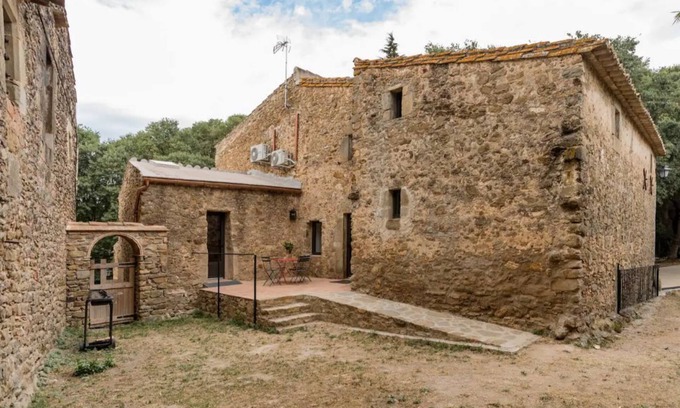 Pins Casa | Casa rural recién renovada en finca privada