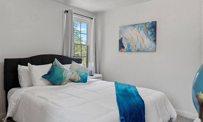 Springfield Apartamento | Newly Renovated Cozy 2-bedroom1-bath with a Luxurious Massage Chair