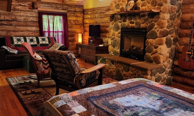 Big Bay Casa | Newly renovated. Cozy home for a perfect quiet getaway 25 miles from Marquette