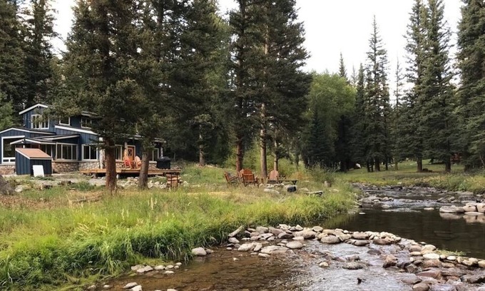Almont Casa | Newly Renovated Creekside Cabin!