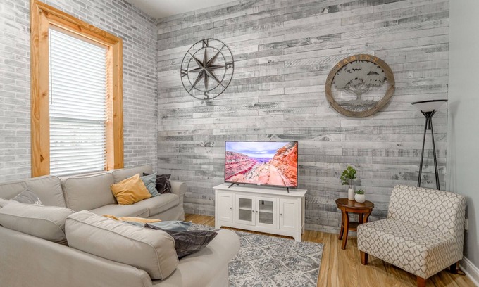 Lafayette Apartamento | Newly renovated duplex 5 mins from Purdue