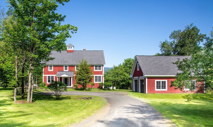Warren Casa | NEWLY RENOVATED EAST WARREN LUXURY FARMHOUSE