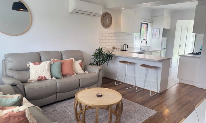 North Geelong Casa | Newly renovated, family & pet friendly two bedroom property in Geelong.