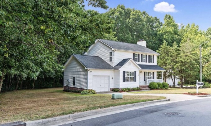 Fuquay-Varina Casa | Newly renovated, family home with playset close to downtown
